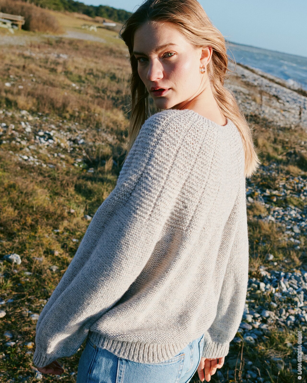 Models – ROUND-FIT SWEATER IN TWO PATTERNS - Ecopuno – LANA GROSSA